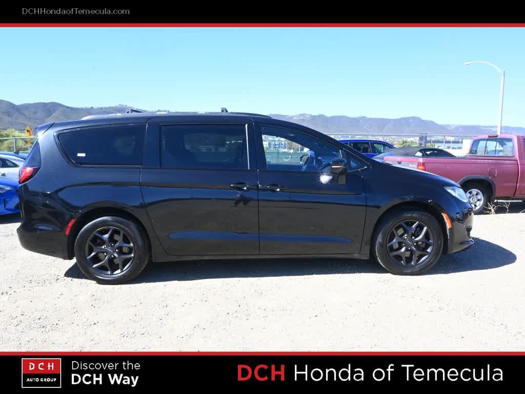 Used 2019 Chrysler Pacifica Limited w/ Advanced Safetytec Group FWD image 5