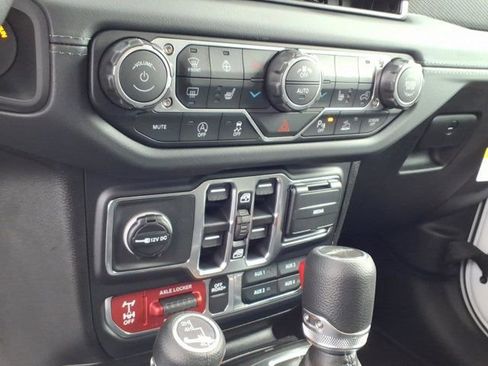 New 2026 Jeep Gladiator Mojave image 9