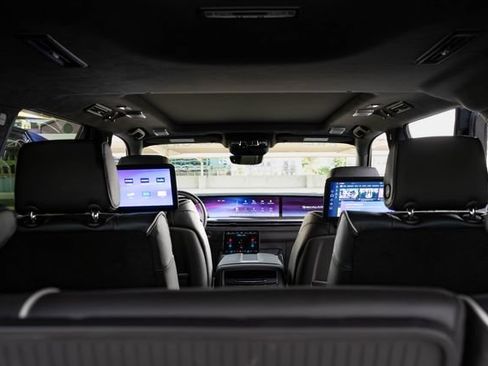 Used 2026 Cadillac Escalade Platinum Sport w/ LPO, ONYX Package AWD/4WD image 8
