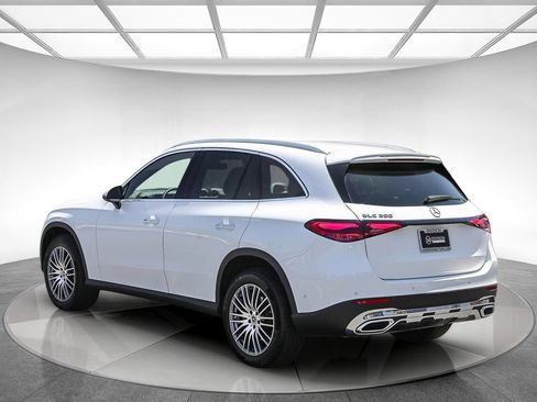 Certified 2026 Mercedes-Benz GLC 300 image 2
