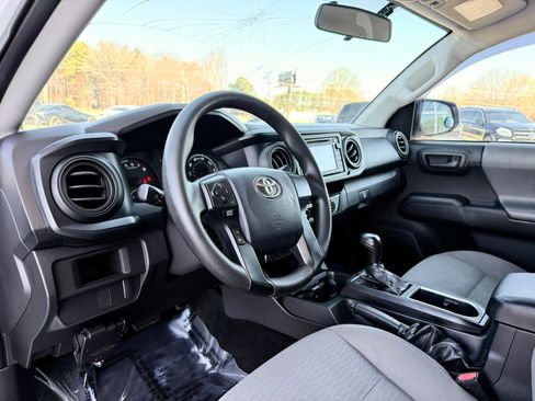 Used 2017 Toyota Tacoma SR image 18