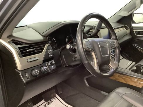 Used 2020 GMC Yukon XL Denali w/ Denali Premium Package image 14