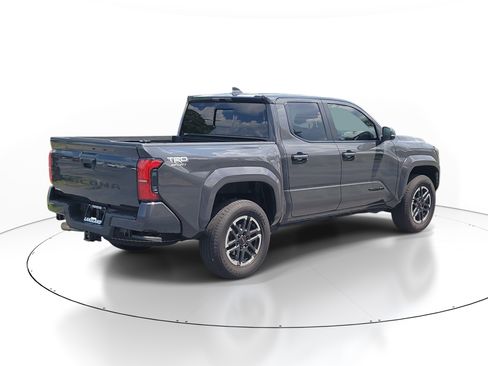 Used 2024 Toyota Tacoma TRD Sport w/ TRD Sport Upgrade Package RWD image 7