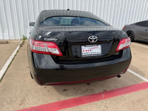 Used 2011 Toyota Camry LE image 5