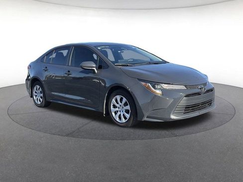 Used 2025 Toyota Corolla LE image 7