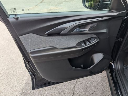 Used 2021 Chevrolet TrailBlazer LT w/ Convenience Package image 11