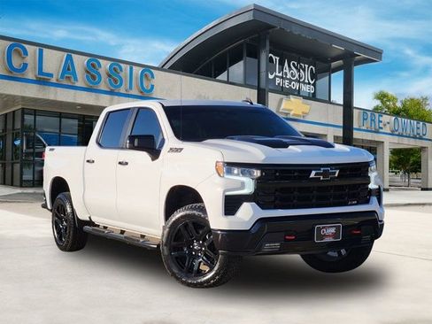 Used 2024 Chevrolet Silverado 1500 LT Trail Boss w/ Convenience Package II image 2