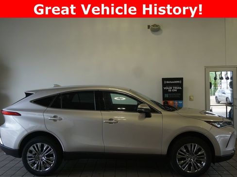Certified 2024 Toyota Venza XLE AWD/4WD image 2