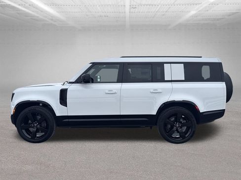 Used 2025 Land Rover Defender 130 X-Dynamic SE AWD/4WD image 2