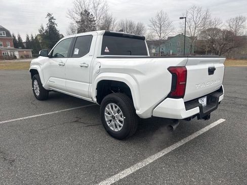 Used 2025 Toyota Tacoma SR5 image 10