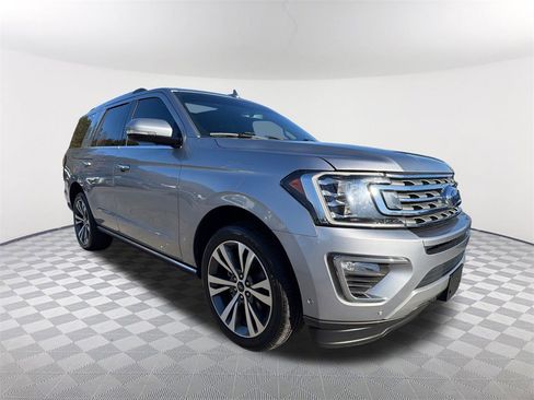 Used 2021 Ford Expedition Limited image 3