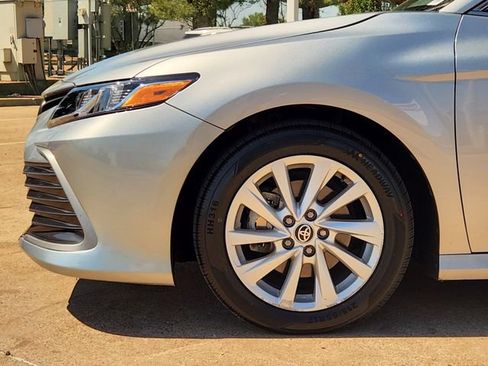 Used 2023 Toyota Camry LE FWD image 5