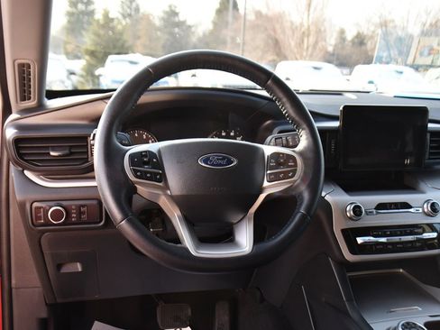 Used 2023 Ford Explorer XLT image 12