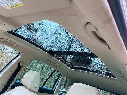 Used 2013 Volkswagen Tiguan SE image 40