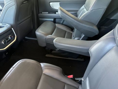 Used 2025 Ford Expedition Active AWD/4WD image 12