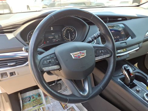 Used 2023 Cadillac XT4 Luxury w/ LPO, ONYX Package AWD/4WD image 5