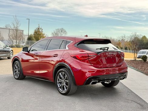 Used 2017 INFINITI QX30 image 10