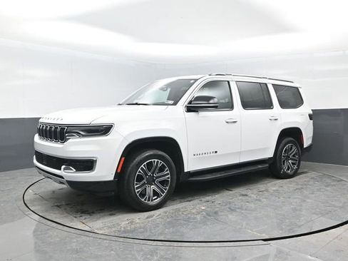 Used 2024 Jeep Wagoneer Series II w/ Flexible Seating Group image 4