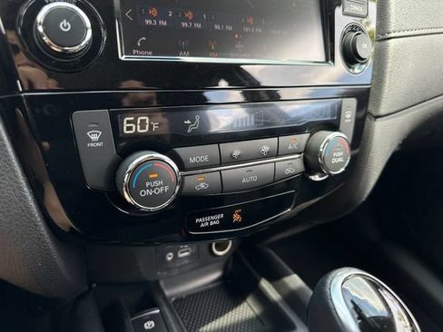 Used 2020 Nissan Rogue SV w/ Premium Package FWD image 22