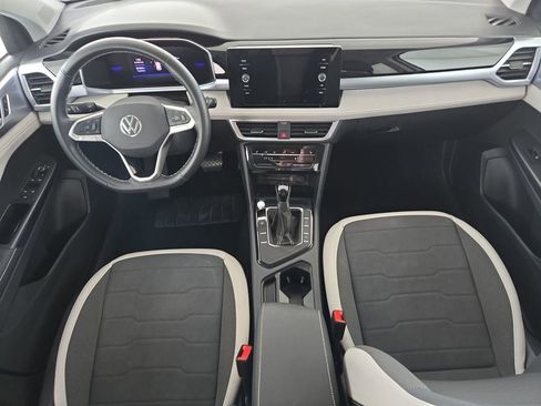 Used 2025 Volkswagen Taos SE FWD image 25