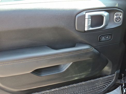 Certified 2021 Jeep Gladiator Overland image 12