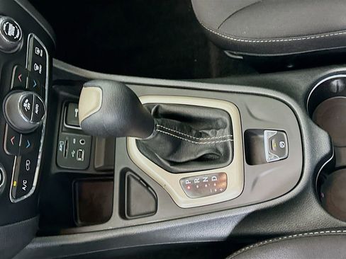 Used 2015 Jeep Cherokee Latitude w/ Comfort/Convenience Group FWD image 16