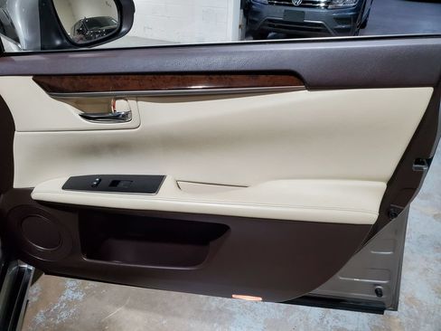 Used 2017 Lexus ES 350 w/ Premium Package FWD image 17