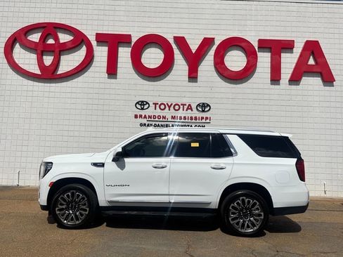 Used 2021 GMC Yukon SLT w/ SLT Luxury Plus Package image 2