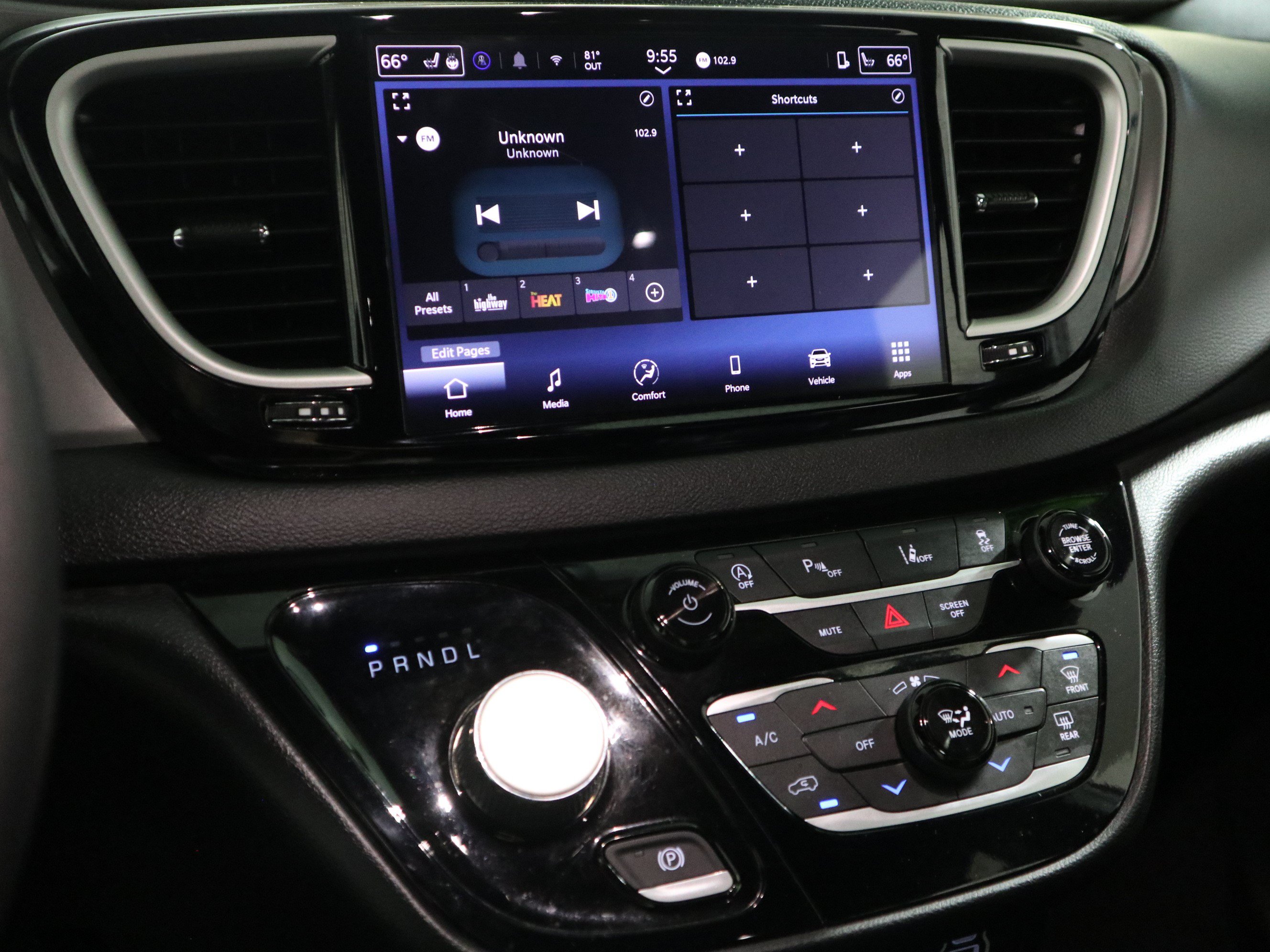 Used 2025 Chrysler Pacifica Select FWD image 24