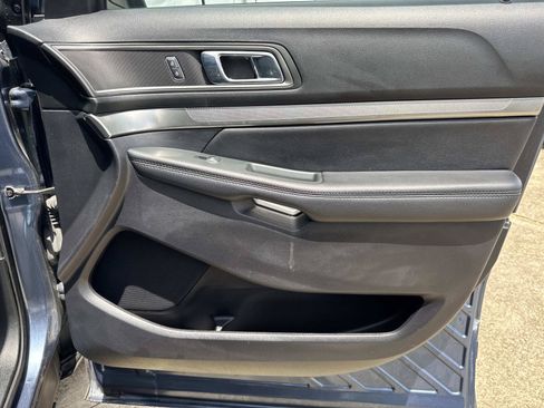 Used 2019 Ford Explorer XLT FWD image 13