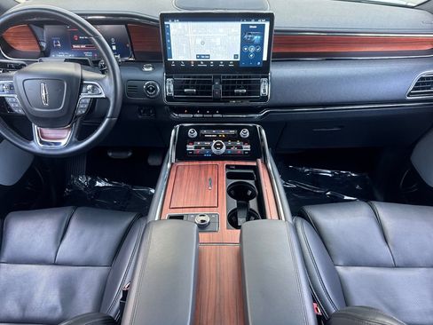 Used 2023 Lincoln Navigator L Reserve AWD/4WD image 13