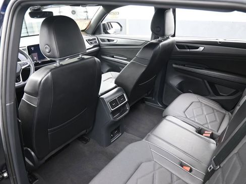 Used 2024 Volkswagen Atlas Cross Sport SE image 33