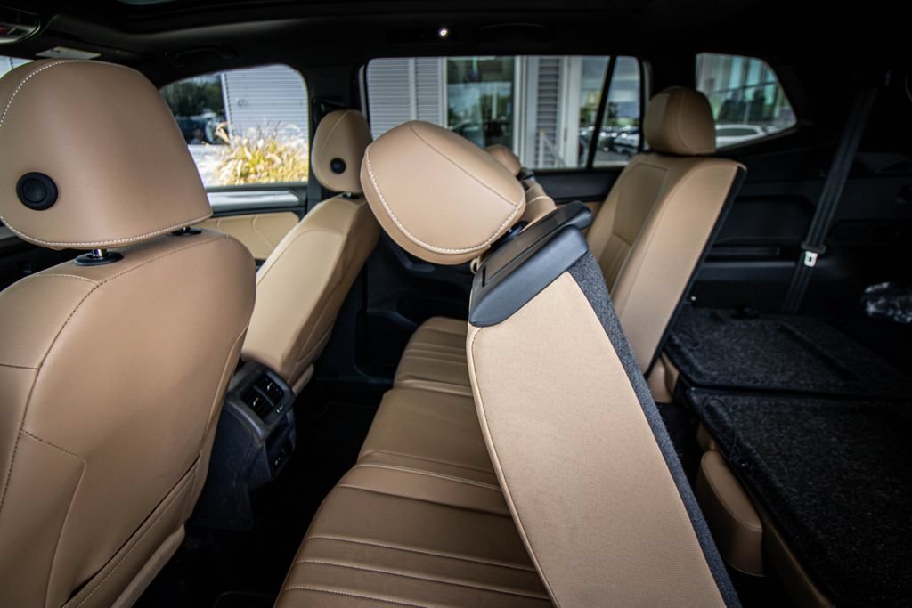 Certified 2024 Volkswagen Tiguan SE R-Line FWD image 26
