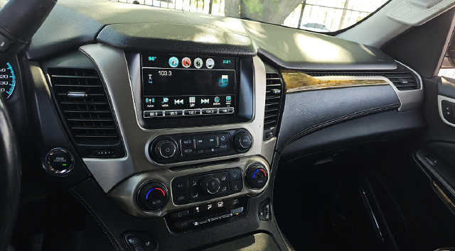 Used 2017 GMC Yukon Denali AWD/4WD image 10