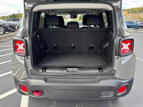 Used 2023 Jeep Renegade Trailhawk image 4