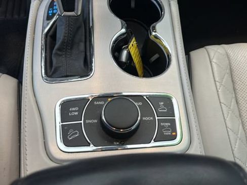 Used 2020 Jeep Grand Cherokee Summit AWD/4WD image 15