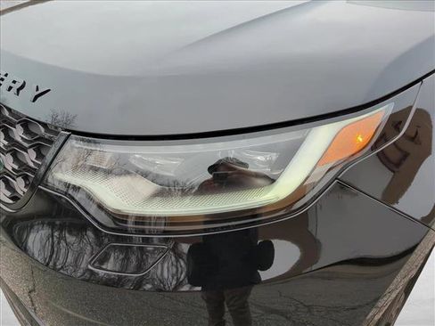 Used 2024 Land Rover Discovery Dynamic SE image 2