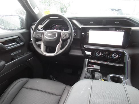 Used 2025 GMC Sierra 1500 Denali w/ Denali Reserve Package AWD/4WD image 13
