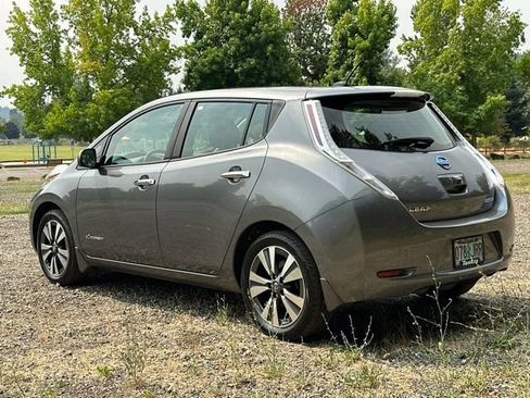 Used 2016 Nissan Leaf SL w/ Premium Package FWD image 7