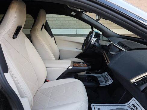 Used 2023 BMW iX xDrive50 w/ Ultimate Package 2 AWD/4WD image 21