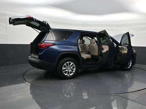 Used 2023 Chevrolet Traverse LS FWD image 32