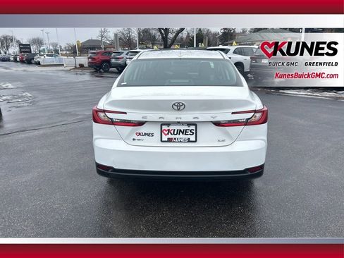 Used 2025 Toyota Camry LE image 5