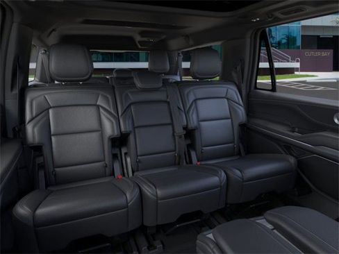 New 2026 Lincoln Navigator L Reserve image 11