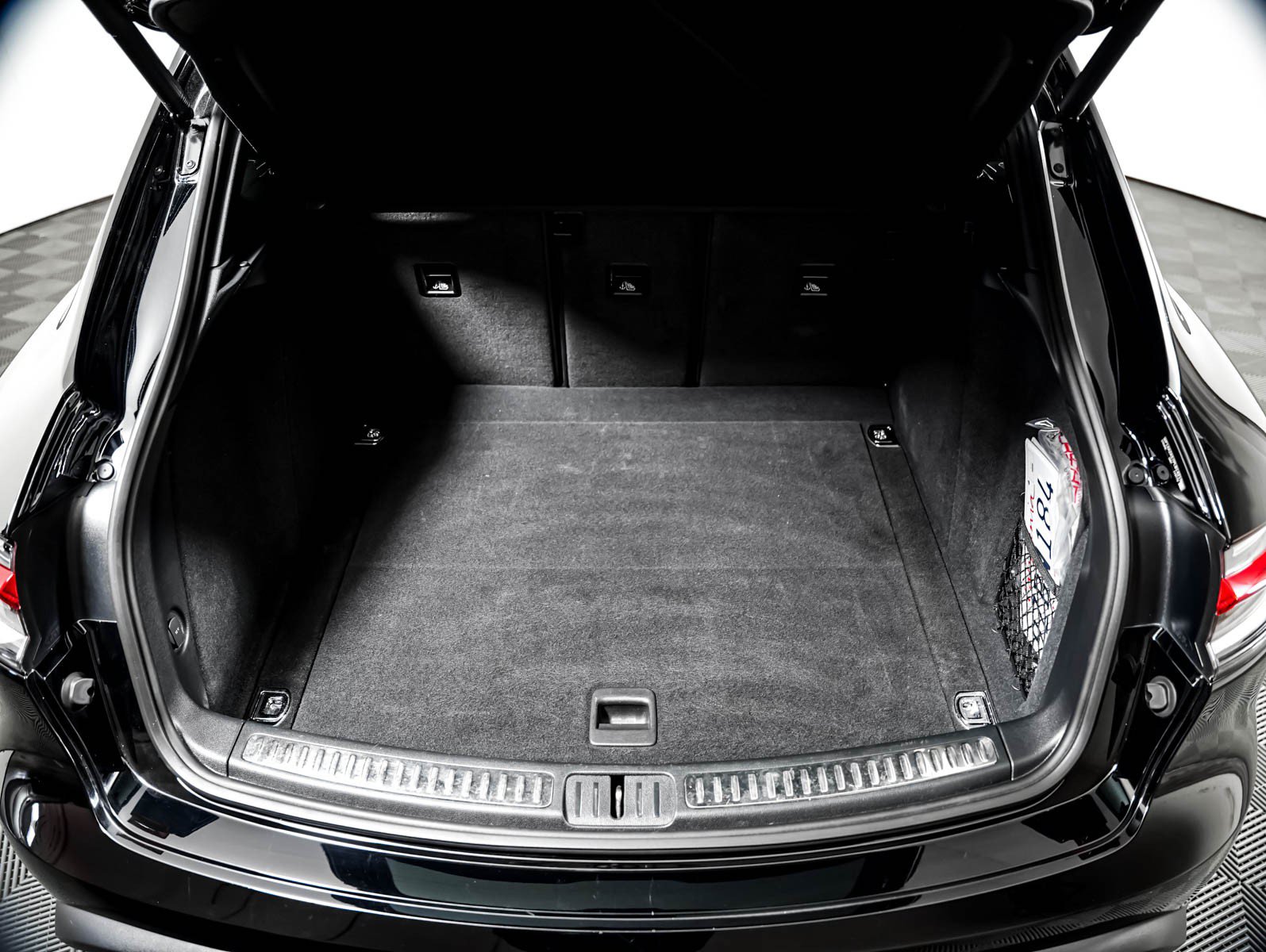 Certified 2023 Porsche Macan AWD/4WD image 26