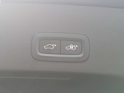 Certified 2025 Volvo XC40 B5 Plus AWD/4WD image 14