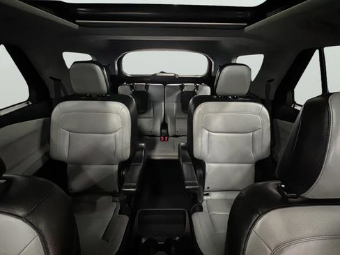 Used 2021 Ford Explorer XLT w/ Equipment Group 202A image 21