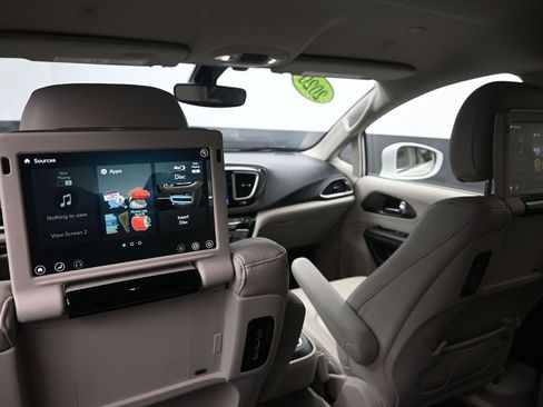 Used 2020 Chrysler Pacifica Touring-L Plus w/ Tire & Wheel Group image 32