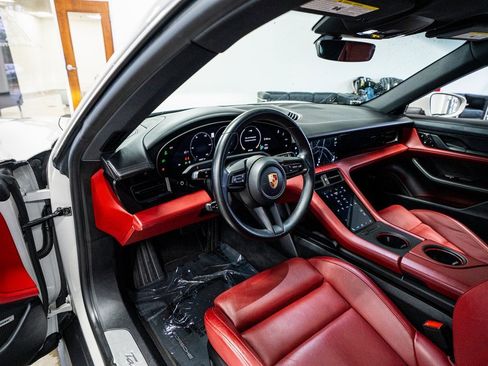 Used 2021 Porsche Taycan 4S image 32