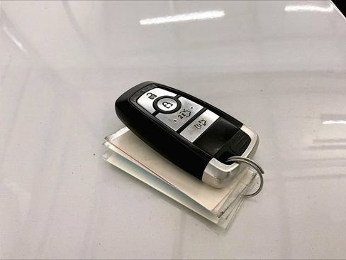 Used 2019 Ford Fusion SE FWD image 9