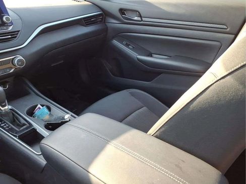Used 2025 Nissan Altima 2.5 S FWD image 13